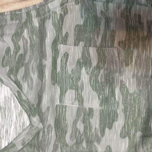 Bobbie Brooks Sz Medium Camo Tank Top - Picture 3 of 13